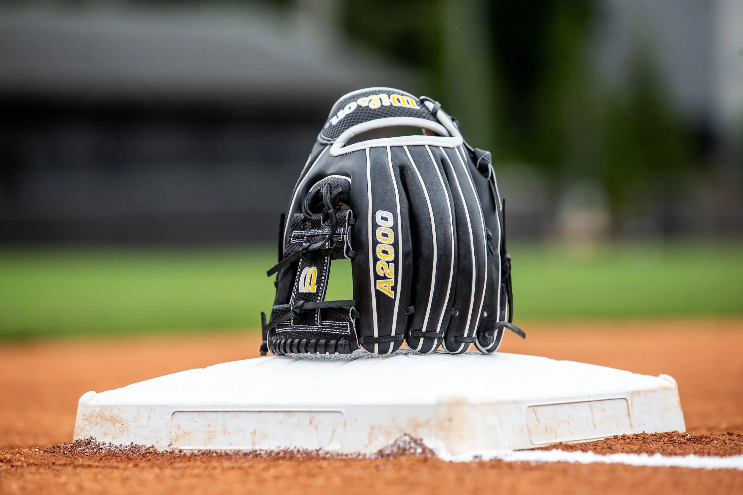 2023 Wilson A2000 1786 Spin Control 11.5" Infield Baseball Glove: WBW100985115 5 2023 Wilson A2000 1786 Spin Control 11.5" Infield Baseball Glove: WBW100985115 - Image 3